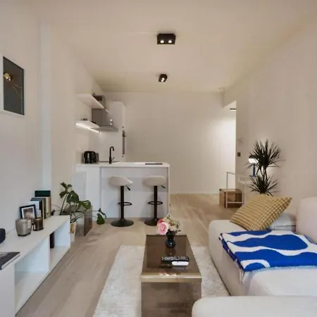 1br By Station شقة *